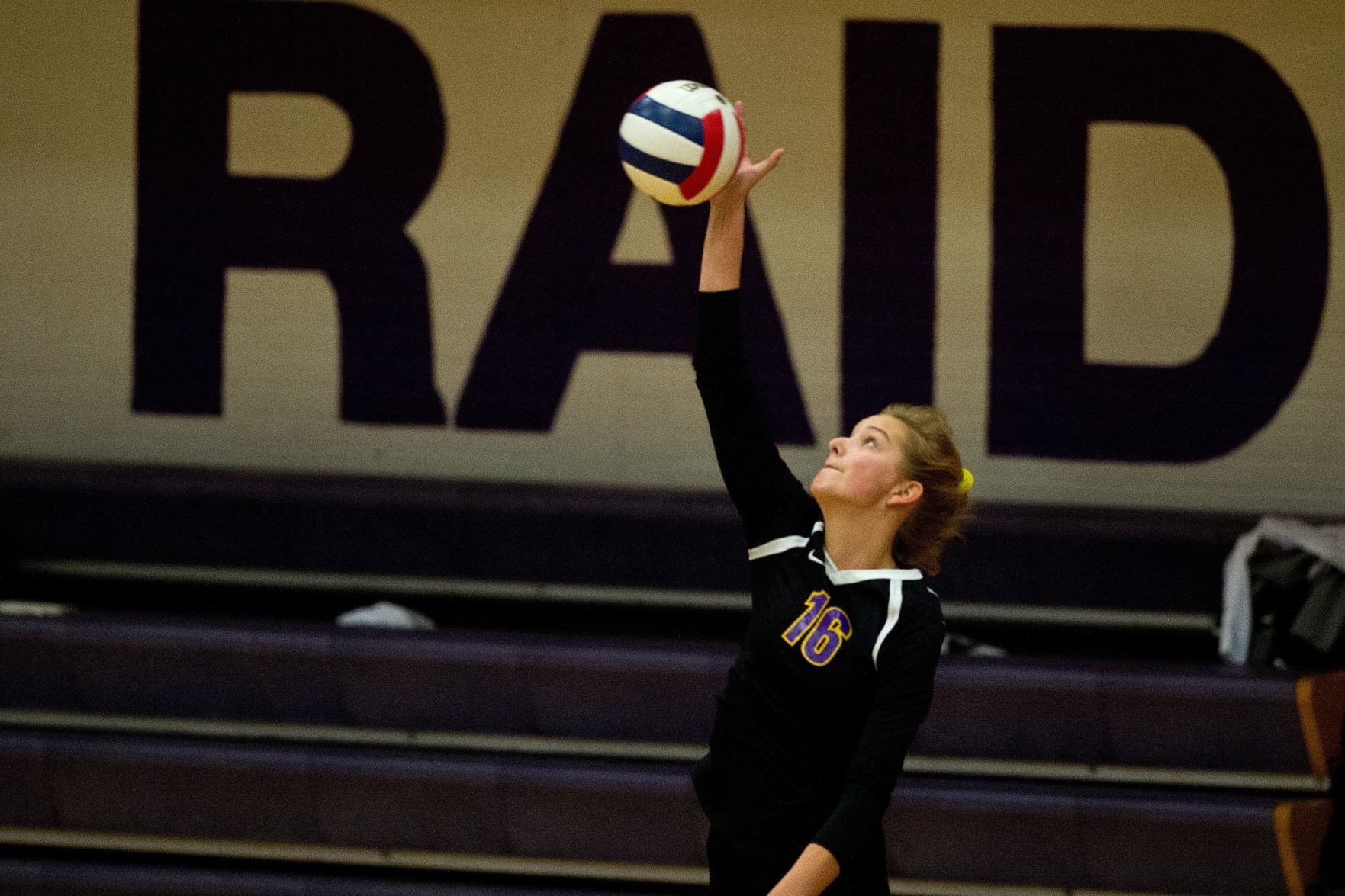 110118-blm-spt-23bhsvolley
